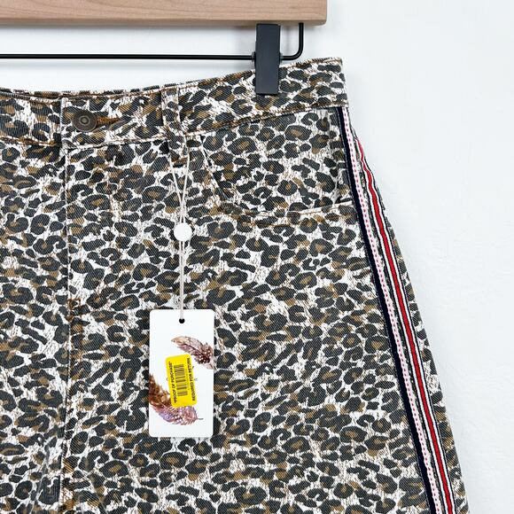 Chelsea & Violet Leopard Denim Side Stripe High-Rise Shorts NWT - Picture 4 of 9